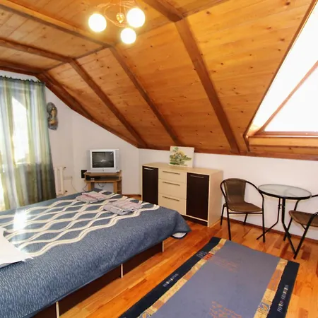 хуторянка Nyaraló *