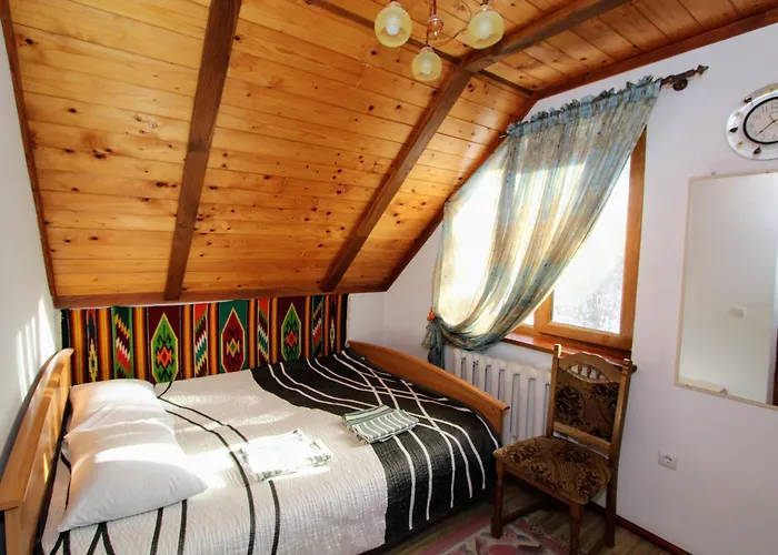 хуторянка Holiday home Tatariv